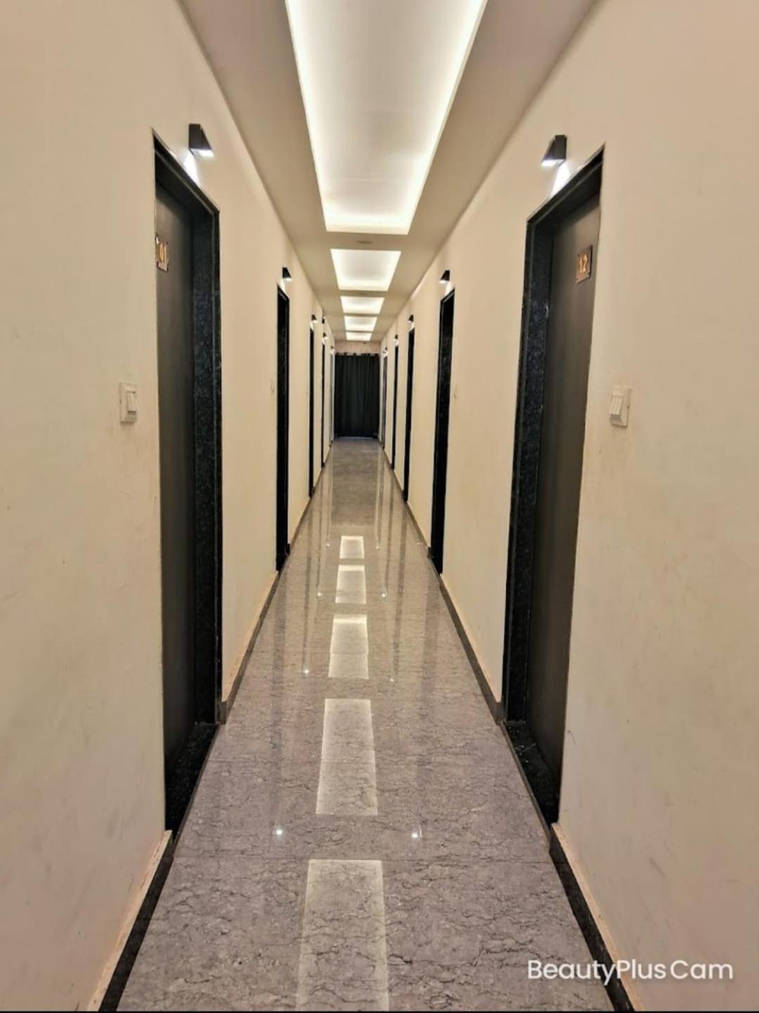Hotel Shiv Mangalam Near Kashi Vishwanath Tample 바라나시 외부 사진