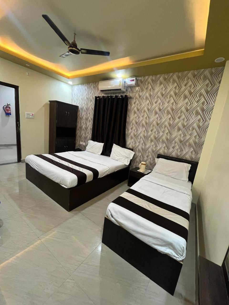 Hotel Shiv Mangalam Near Kashi Vishwanath Tample 바라나시 외부 사진