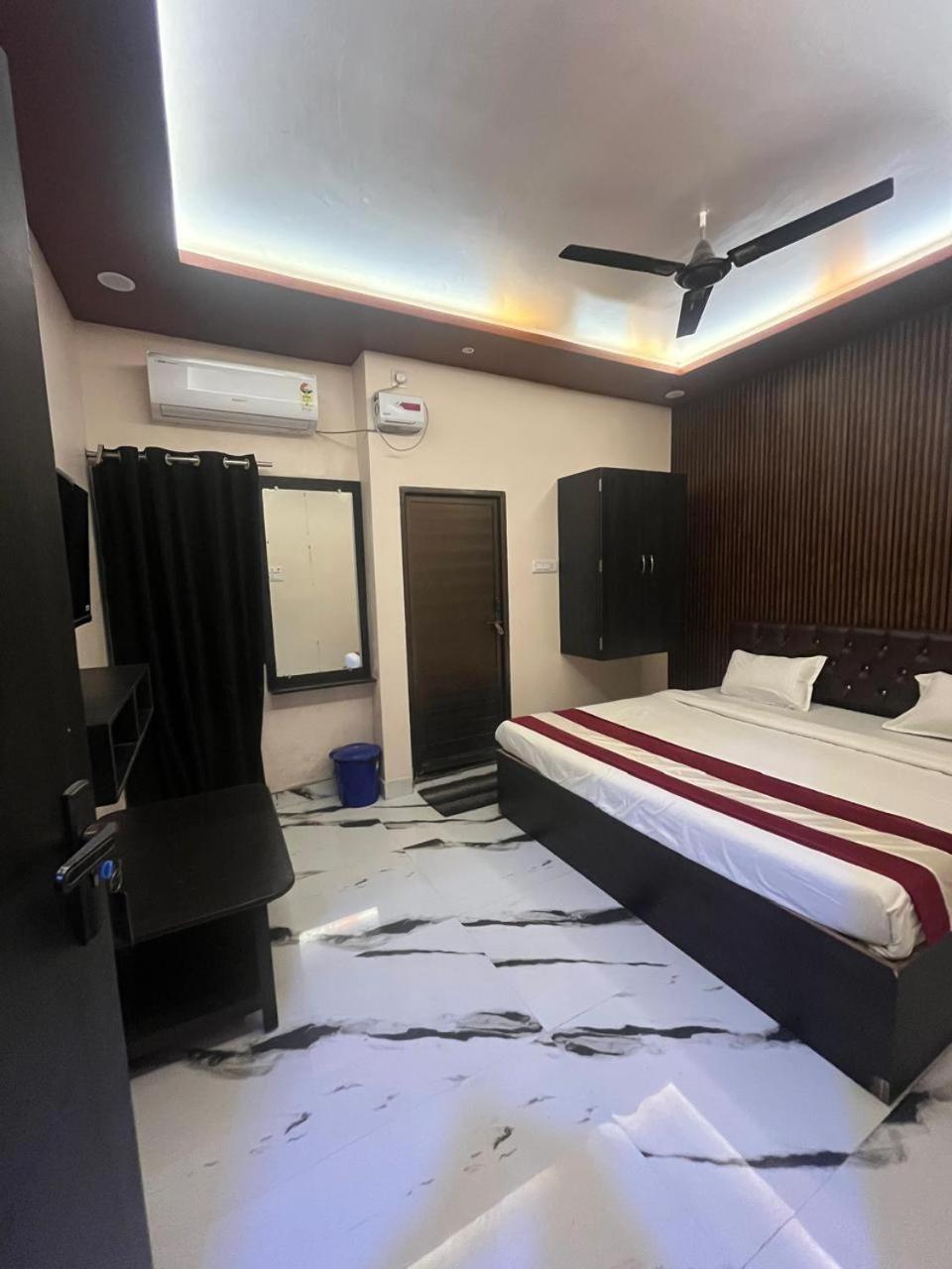 Hotel Shiv Mangalam Near Kashi Vishwanath Tample 바라나시 외부 사진
